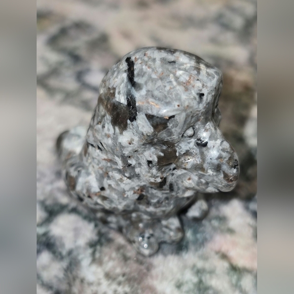 🦜 Natural Yooperlite Stone Tucan Carving - Picture 3 of 8